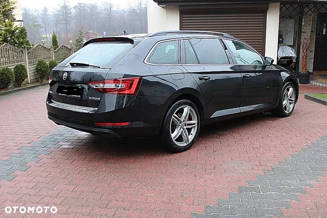 Skoda Superb 2.0 TDI DSG Sportline - 5