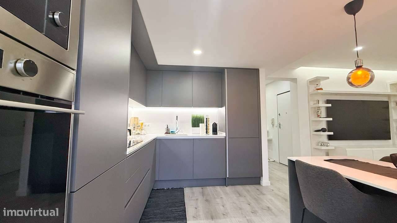 Apartamento T2 Totalmente Remodelado com Suite e Varanda-4