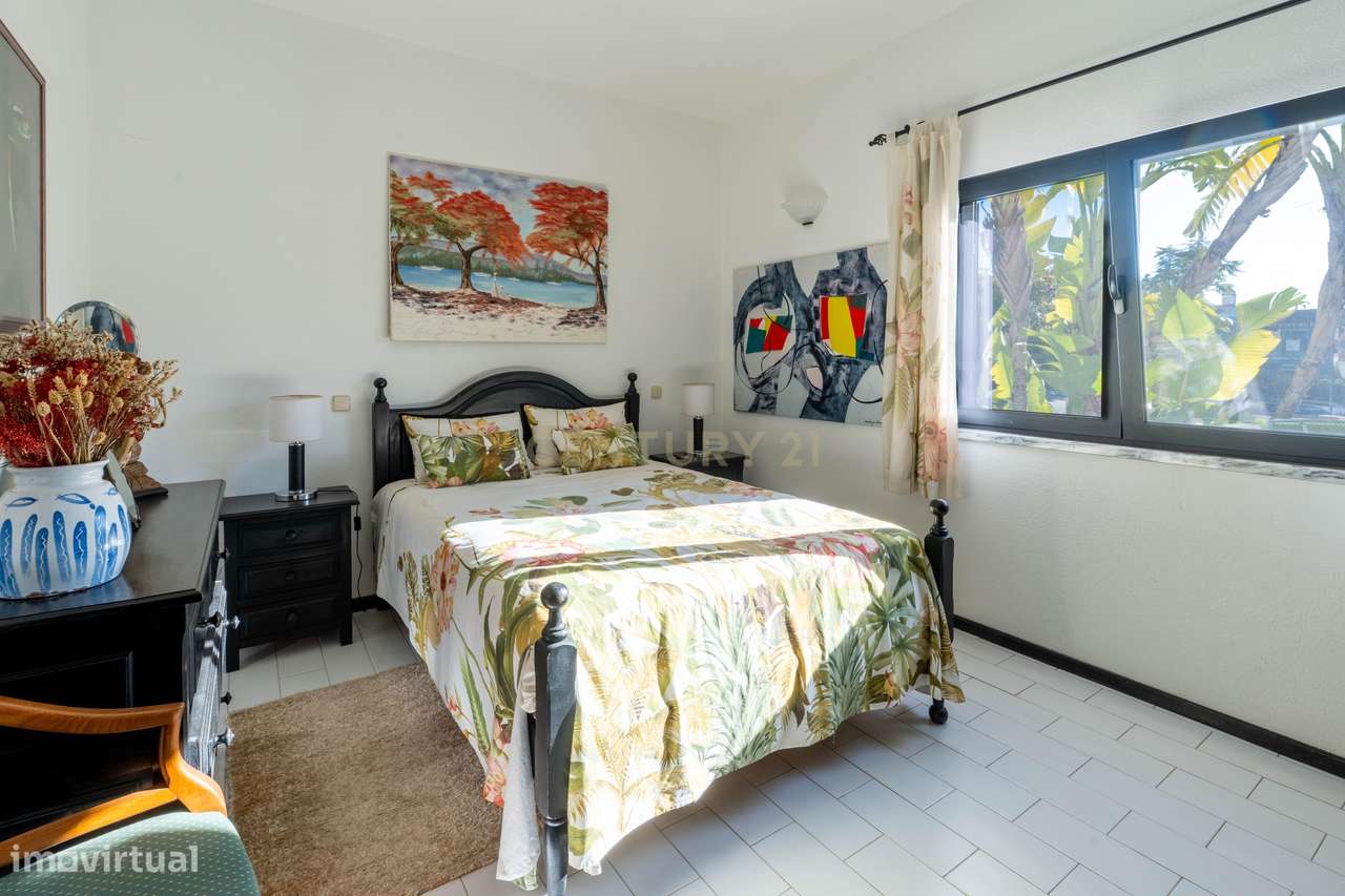 Oportunidade Rara: Moradia com Piscina e 3097m² de Terreno em Almancil-2