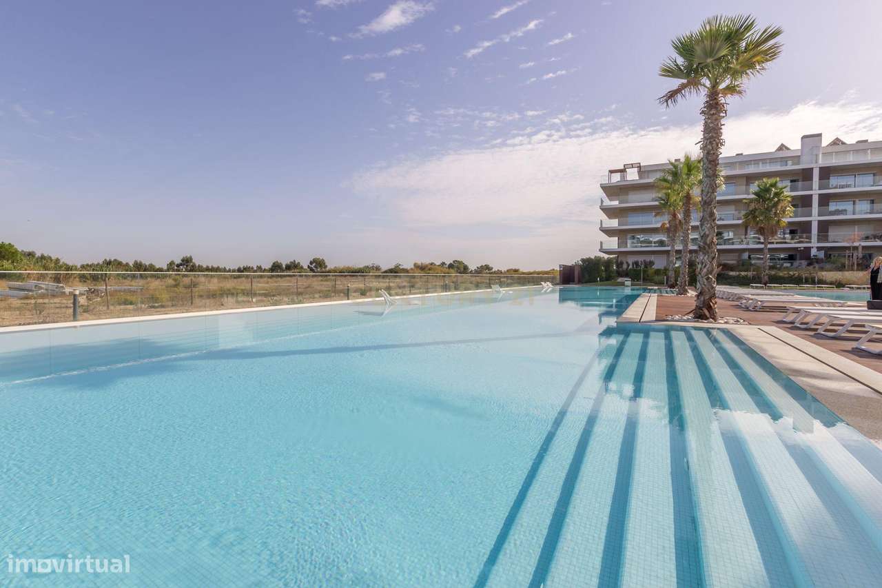 T4 em Condomínio Fechado com Vista Rio - Alcochete-12