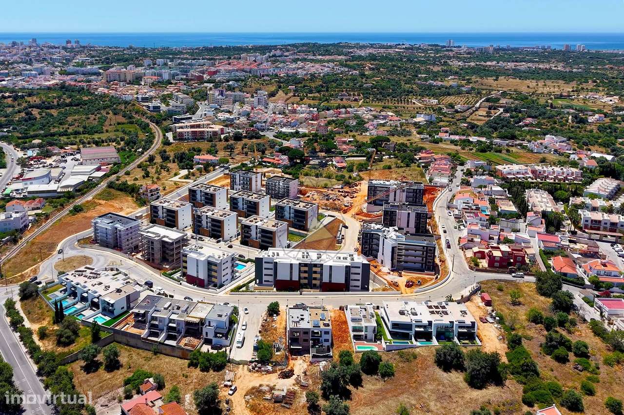 Linda moradia em banda em construção para venda na área de Sesmarias,-11