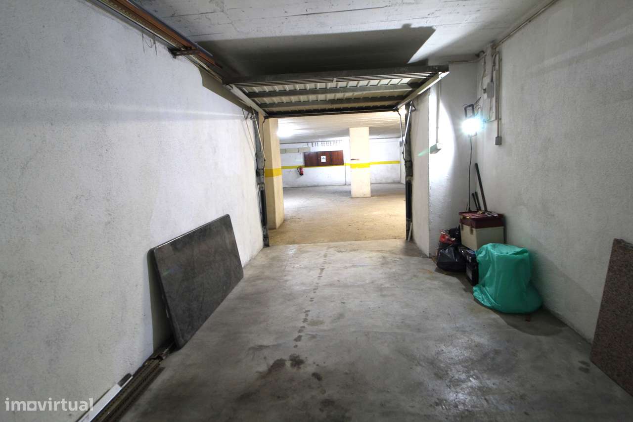 Garagem, Rio de Mouro, Rua Doutor Mário Madeira - Casais de Mem Martins-5
