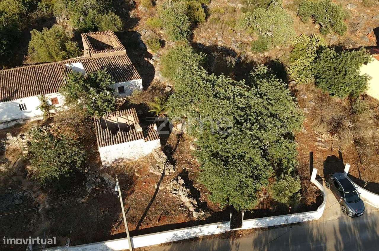 Moradia em Messines de Cima inserida em lote de 2.560m2. - Grande imagem: 1/32