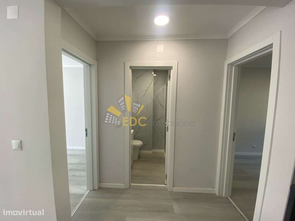 Apartamento T2 Totalmente Remodelado em zona Premium de Benfica | A...-15
