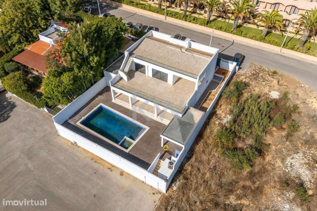 Moradia T5 Totalmente renovada a 250m da Praia da Galé - Grande imagem: 2/52