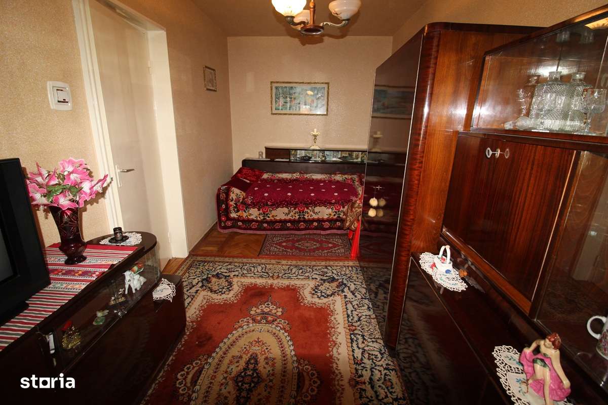 Vând apartament 4 camere în Hunedoara, zona OM-Str.Mățișorului, et. 2-5