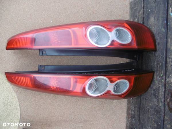 Lampa tył  prawa FORD FIESTA MK6 LIFT 5D - 2