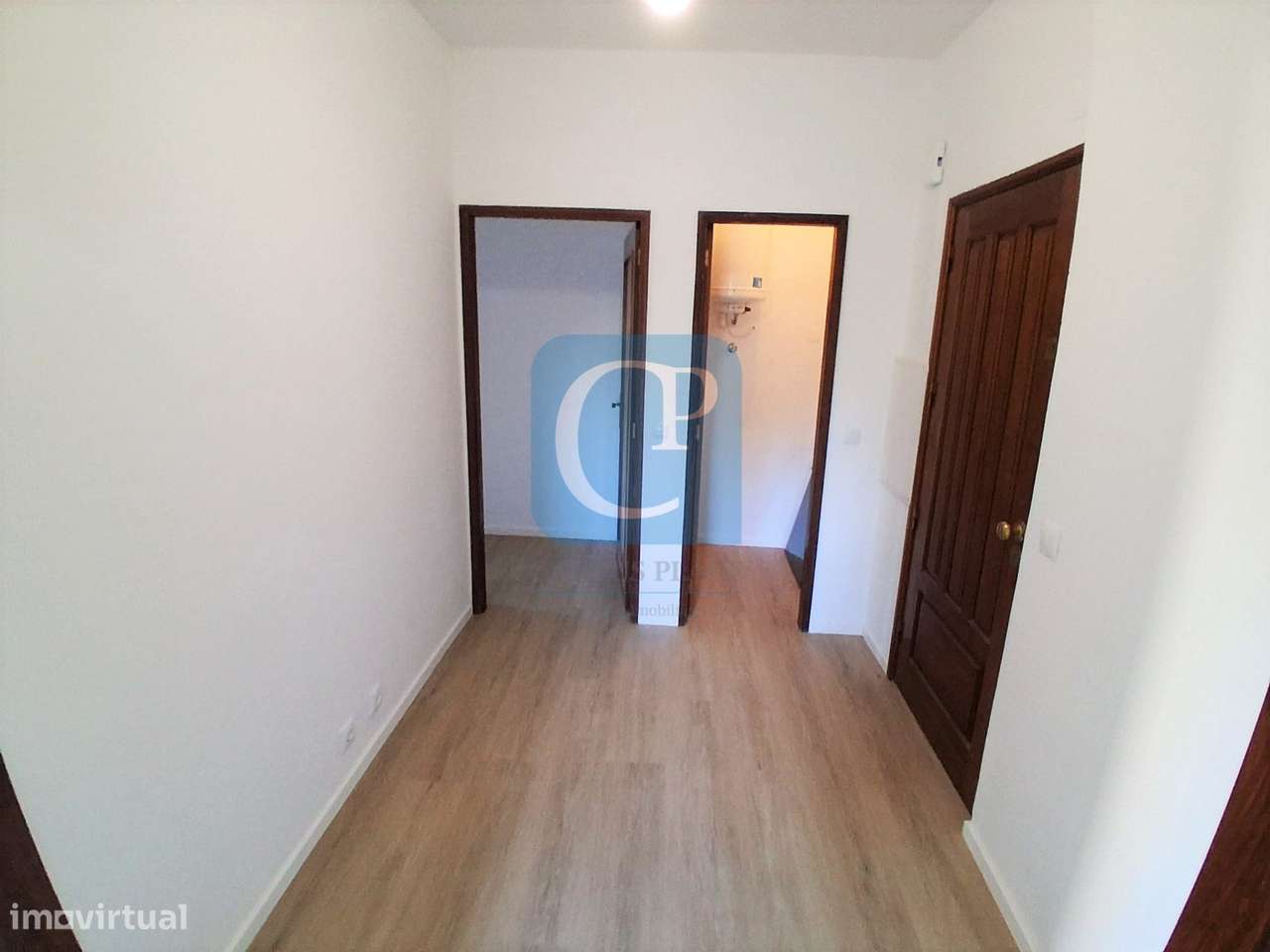 Apartamento T2 com varanda à estação do Metro de Campainha, Baguim do-15