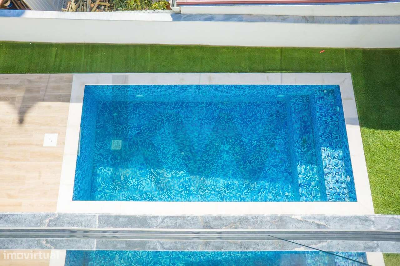 Luxo e exclusividade em Famões com vista sob Lisboa-26