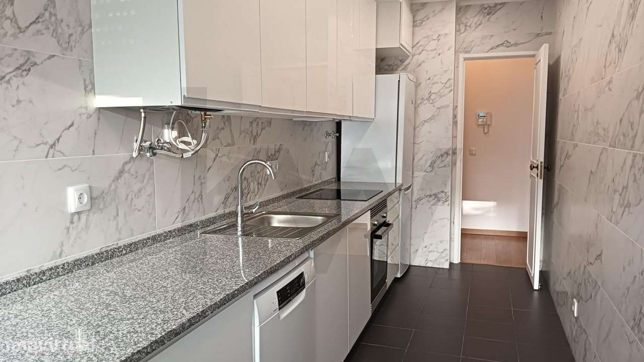 Arrenda | Apartamento T2 Remodelado no Lumiar - Grande imagem: 3/15