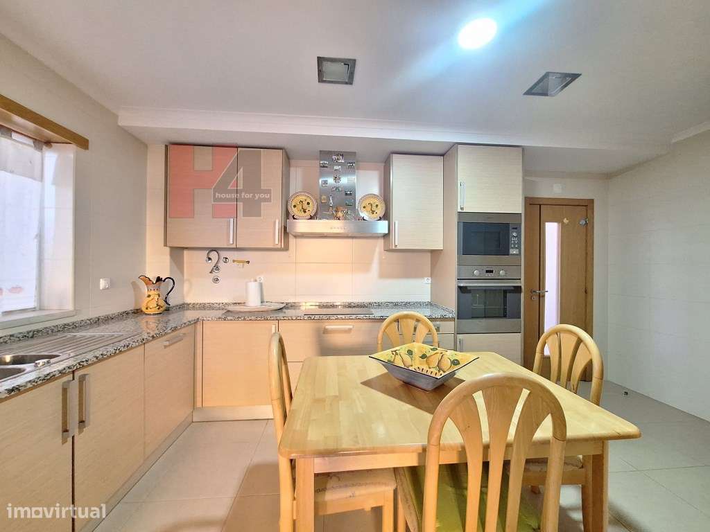 MORADIA T4 NO CENTRO DE ELVAS COM MAIS DE 500M² DE ÁREA-8