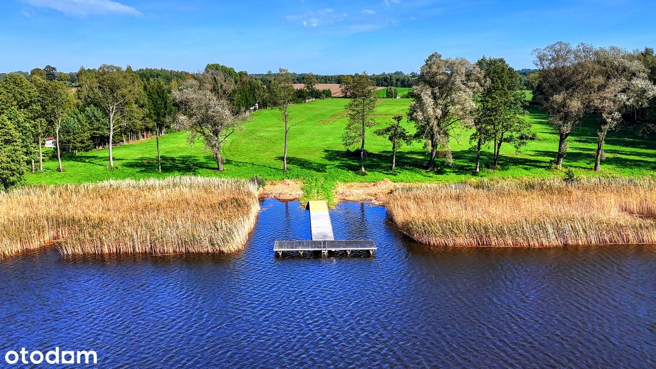 Działka budowlana z linią brzegową na szlaku WJM-12