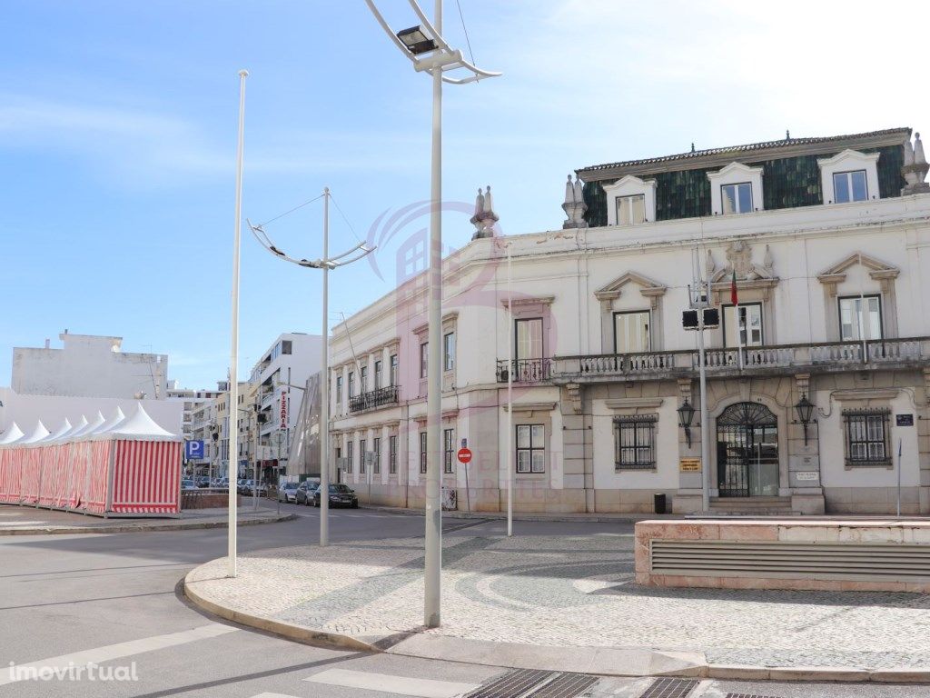 Prédio para recuperar, para venda, na zona histórica de F...