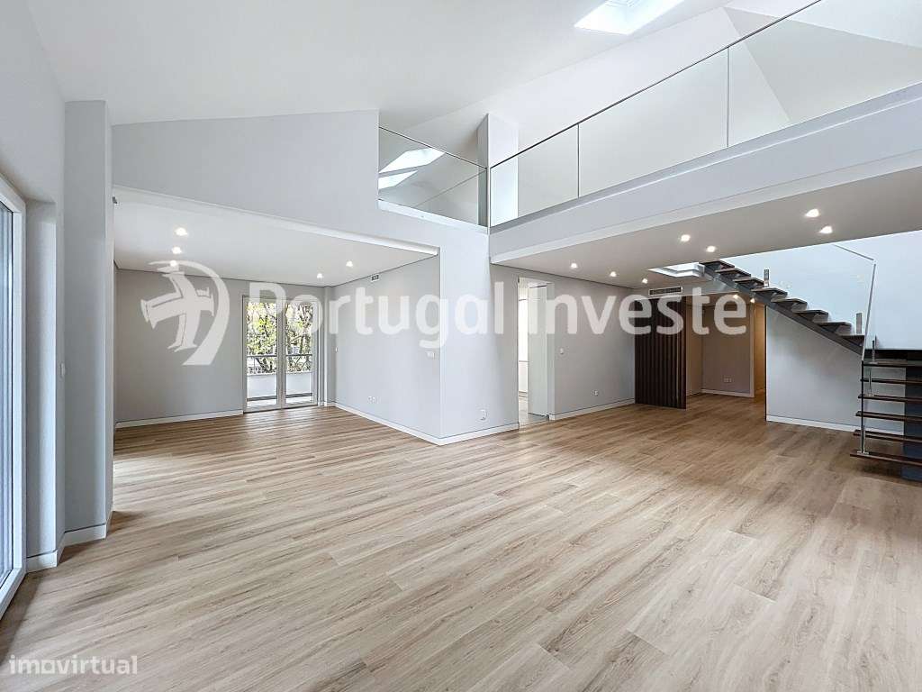 Sublime Duplex T4 com Mezanino no centro de Carcavelos-5
