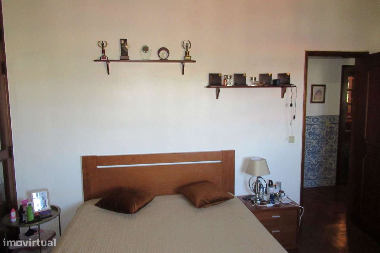 MORADIA ISOLADA COM COMÉRCIO E MORADIA DE R/C.-5