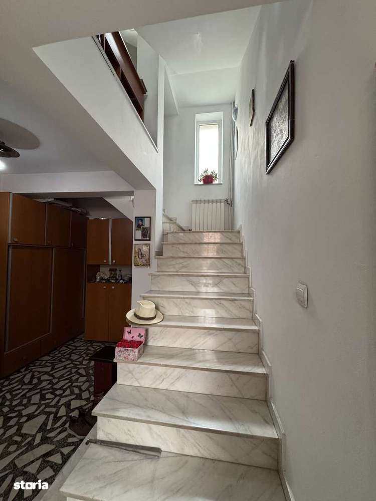 Casă cu 8 camere, subsol și mansardă Zona Sălaj Sector 5-13