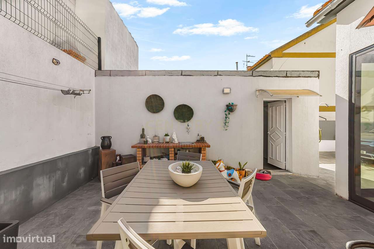 Moradia T3 isolada com garagem, Quinta do Conde-43