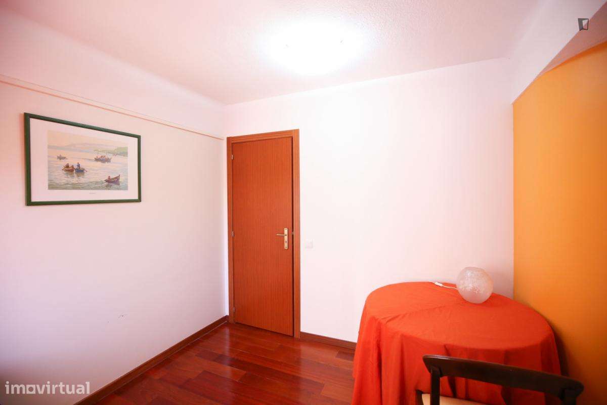 Quarto - localizado em Carnide Lisbon - Grande imagem: 2/23