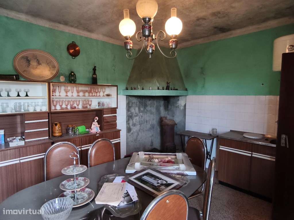 Oportunidade absolutamente imperdível - Moradia com parte renovada ...-12