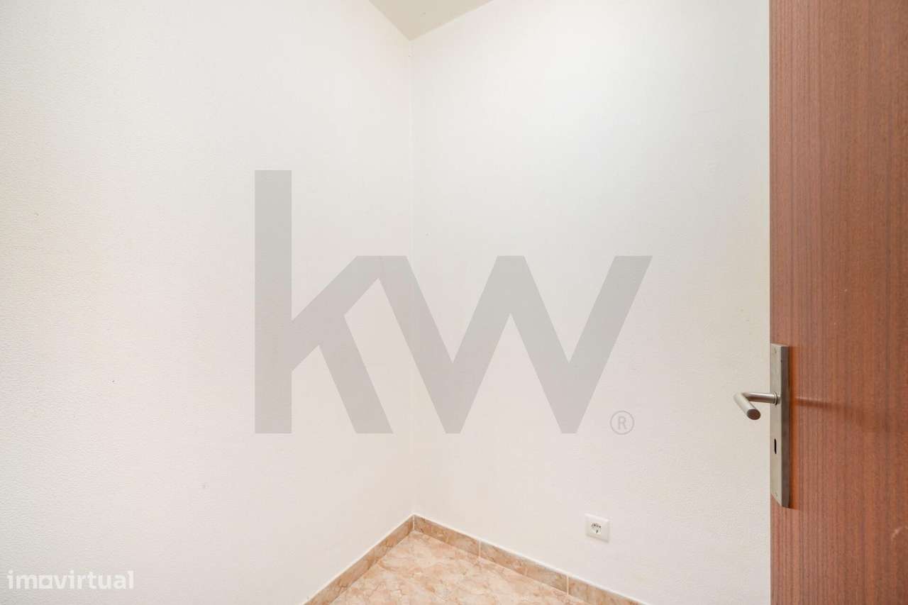 Apartamento T2 Renovado com Vistas Desafogadas na Senhora da Hora - Grande imagem: 4/23