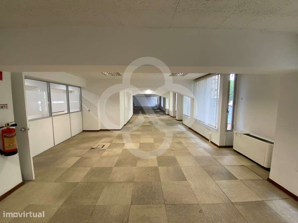 Excelente Escritório em Entrecampos com Possibilidade de Transforma... - Grande imagem: 2/52