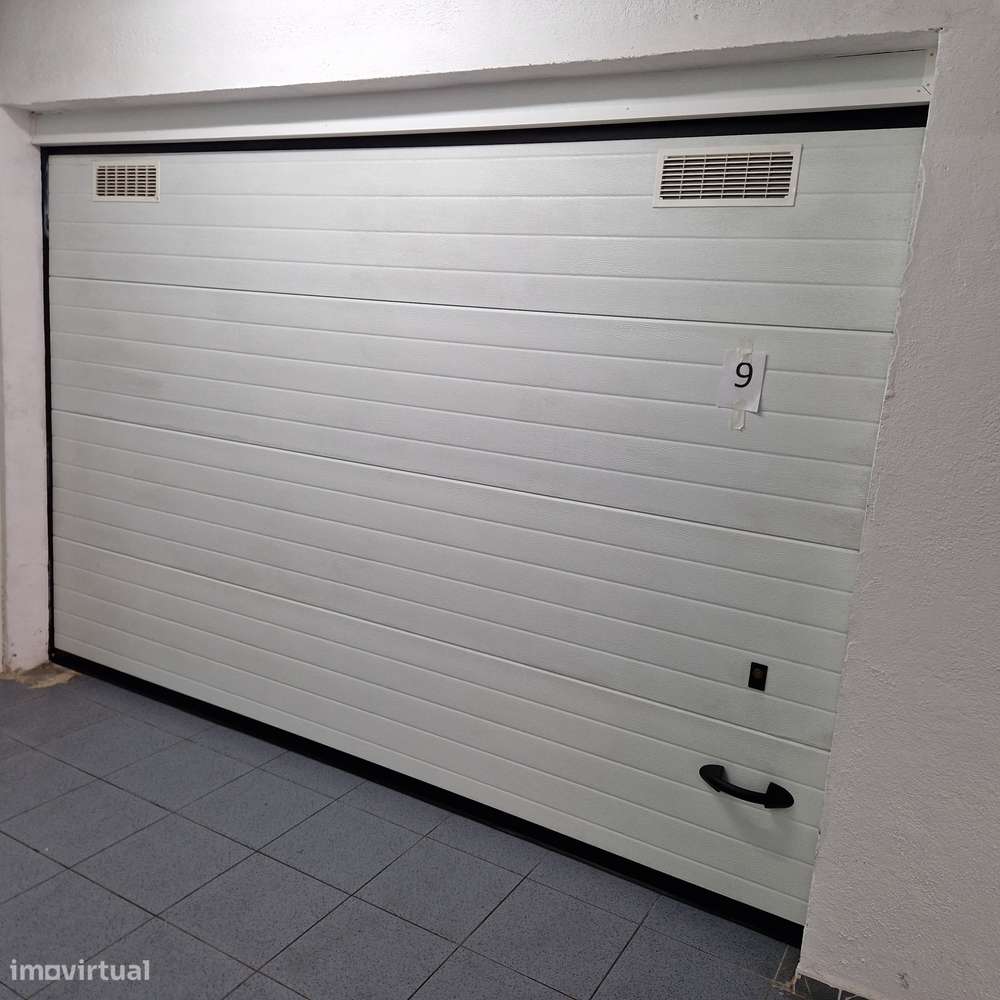 Garagem ampla com bom acesso - Grande imagem: 4/11