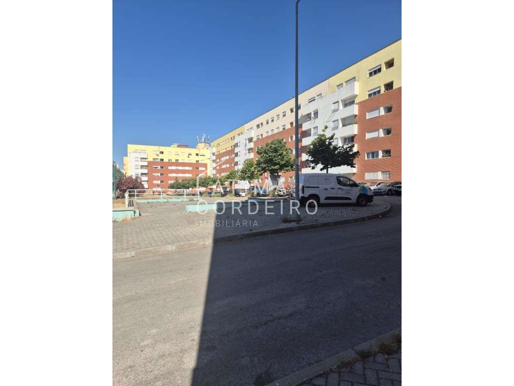 T2 situado no Monte da Caparica, 3º andar em prédio com elevador-35