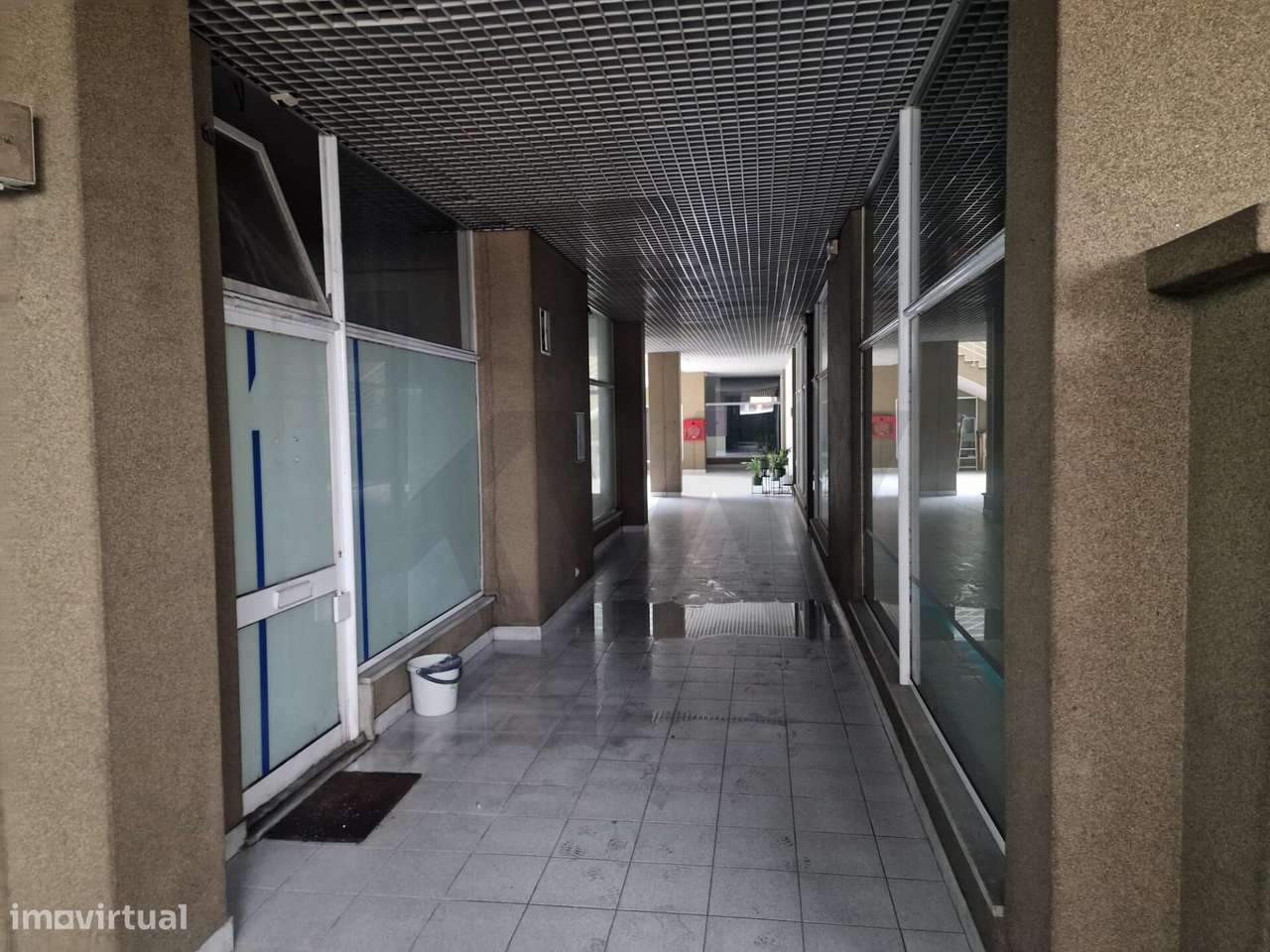 Loja com 32,7 m2 – Centro Comercial Sá Carneiro – São João da Madeira - Grande imagem: 3/7