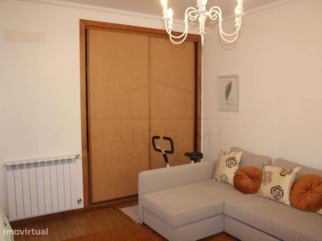 Moradia T5 com grandes áreas em zona muito tranquila de Rio Maior-38