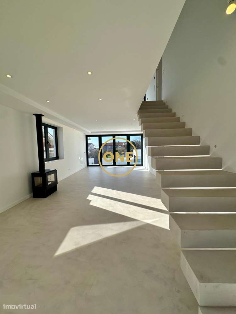 Moradia NOVA T3+1 | 330 m2 | Piscina | PRAIA | Francelos-10