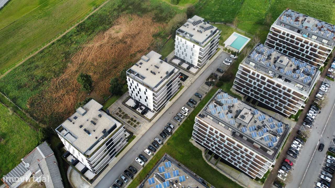 Apartamento T1 com terraço Seminovo.-28