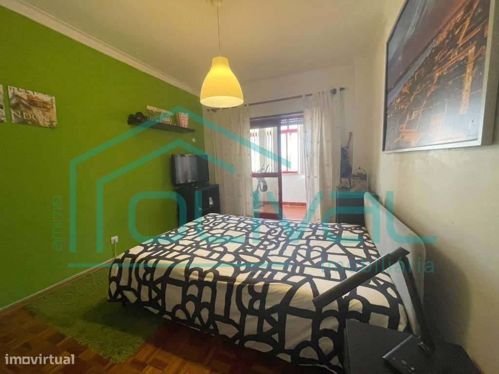 RESERVADO Apartamento T4 transformado em T3-30