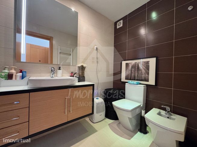 Apartamento T3 com garagem no Parque das Oliveiras, Camarate-23