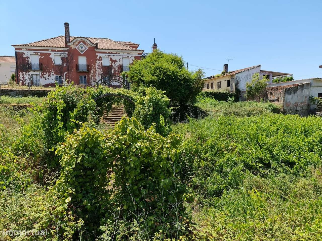 Moradia  com Terreno Urbano e Rústico  | 3.147 m2 |  Vimieiro, Santa C-47