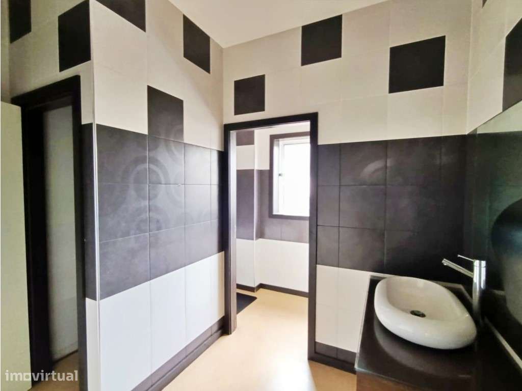 Loja com 145 m² | Excelente Localização junto ao Metro-8