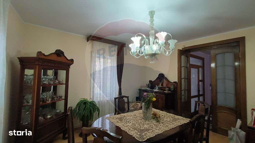 Casă cu piscină de vânzare în zona Piața Centrală Galați - Imagine principală: 5/20