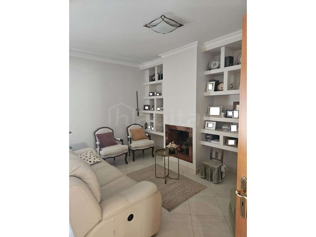 Apartamento T4 de Charme, Totalmente Mobilado, com Varandas, Suite,... - Grande imagem: 3/27