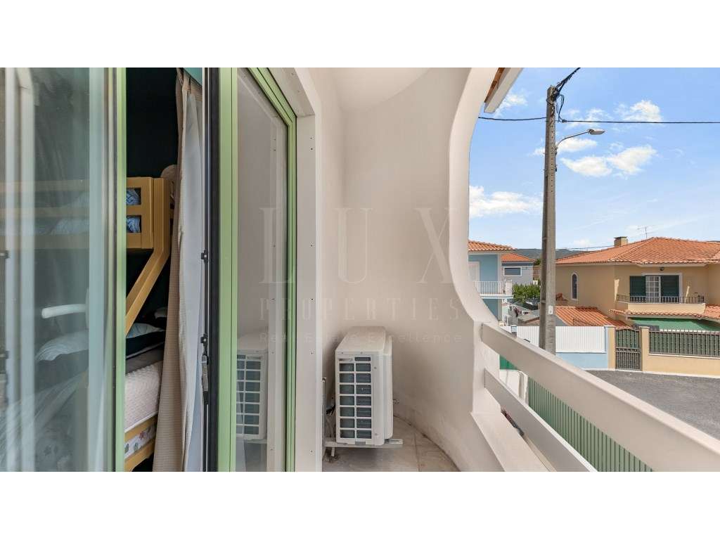 MORADIA T4 TOTALMENTE REMODELADA EM CASCAIS-26