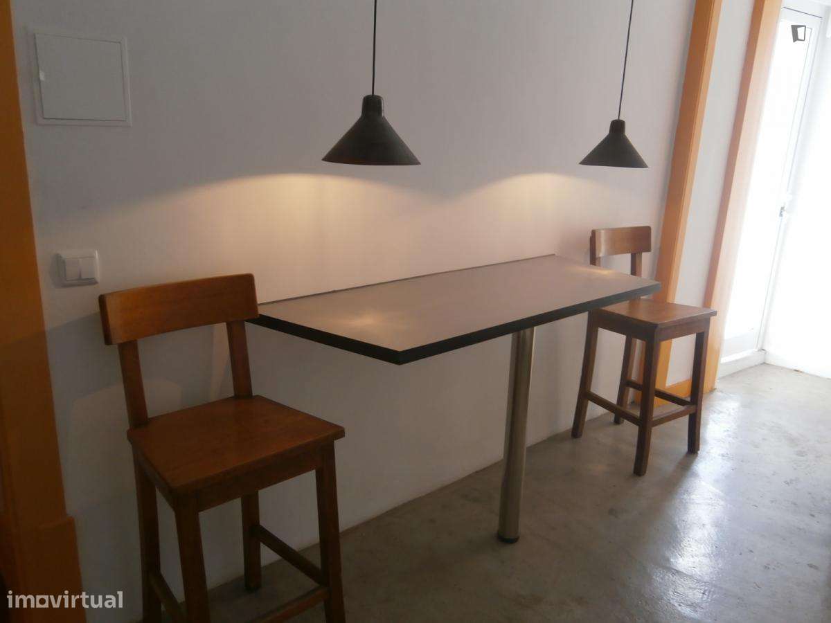 Quarto - localizado em Baixa Coimbra - Grande imagem: 2/6