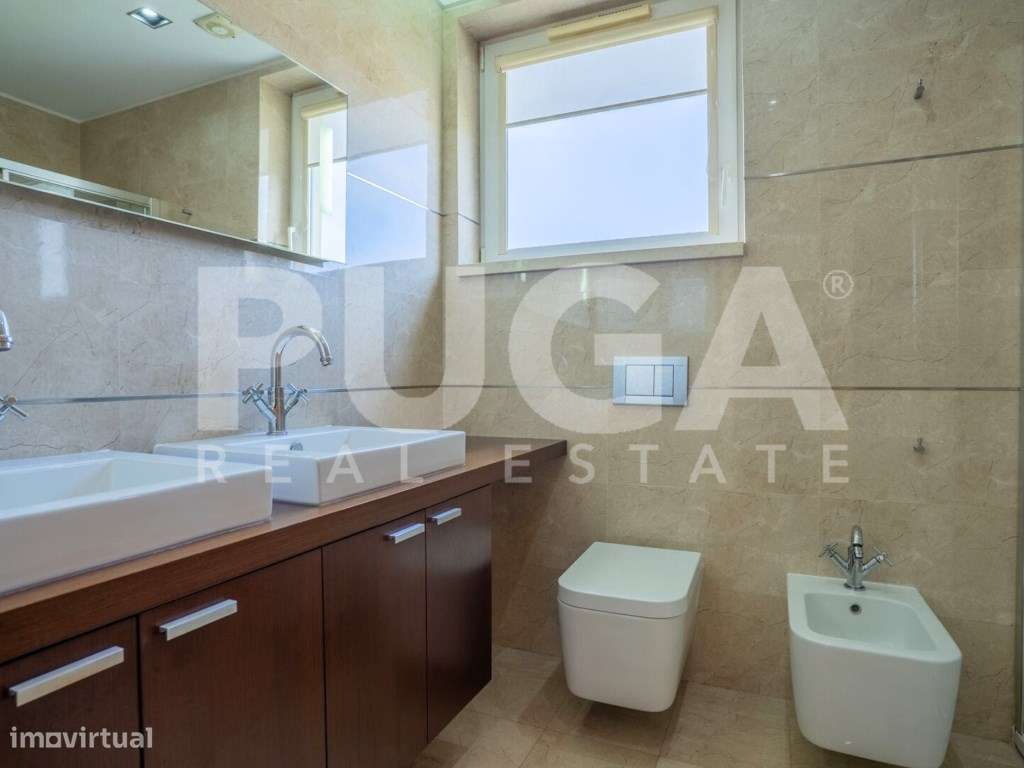 Moradia T3 Transformada em T4 com 4 Suites e Garagem para 5 Carros ...-15