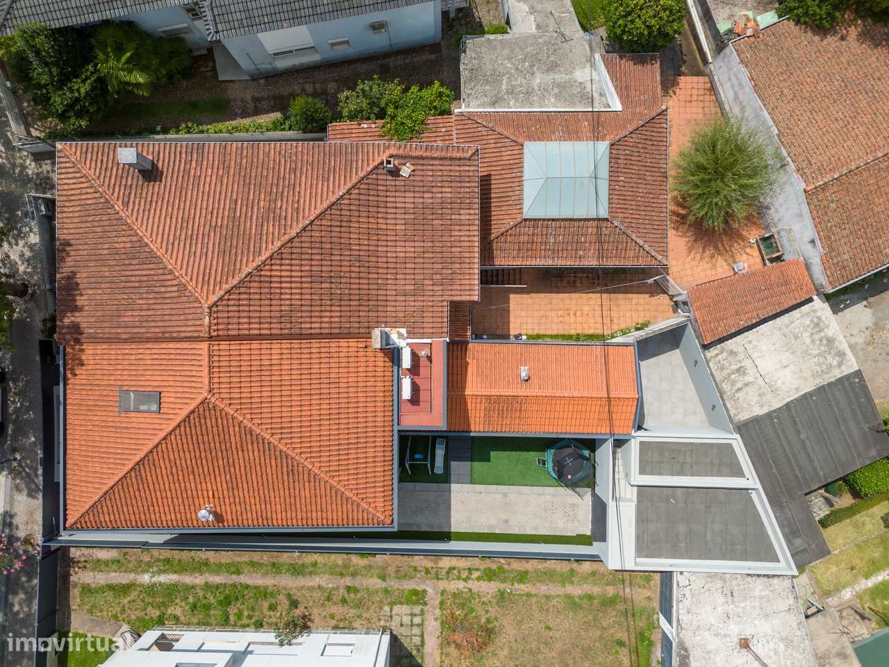 Moradia V4 em Braga,c/Suíte,Terraços e Garagem-28