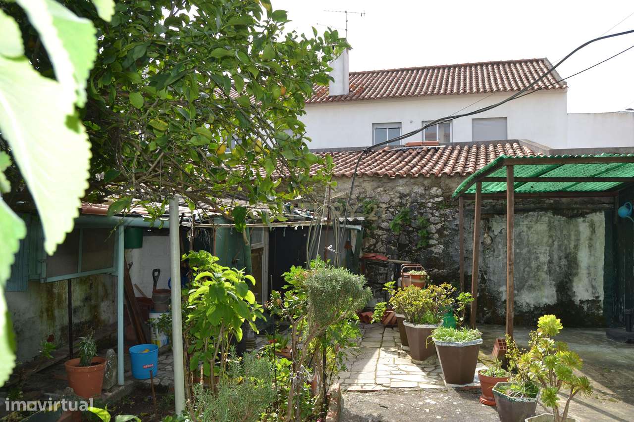 T1 com Exterior para Remodelar | Porto Salvo - Grande imagem: 3/16