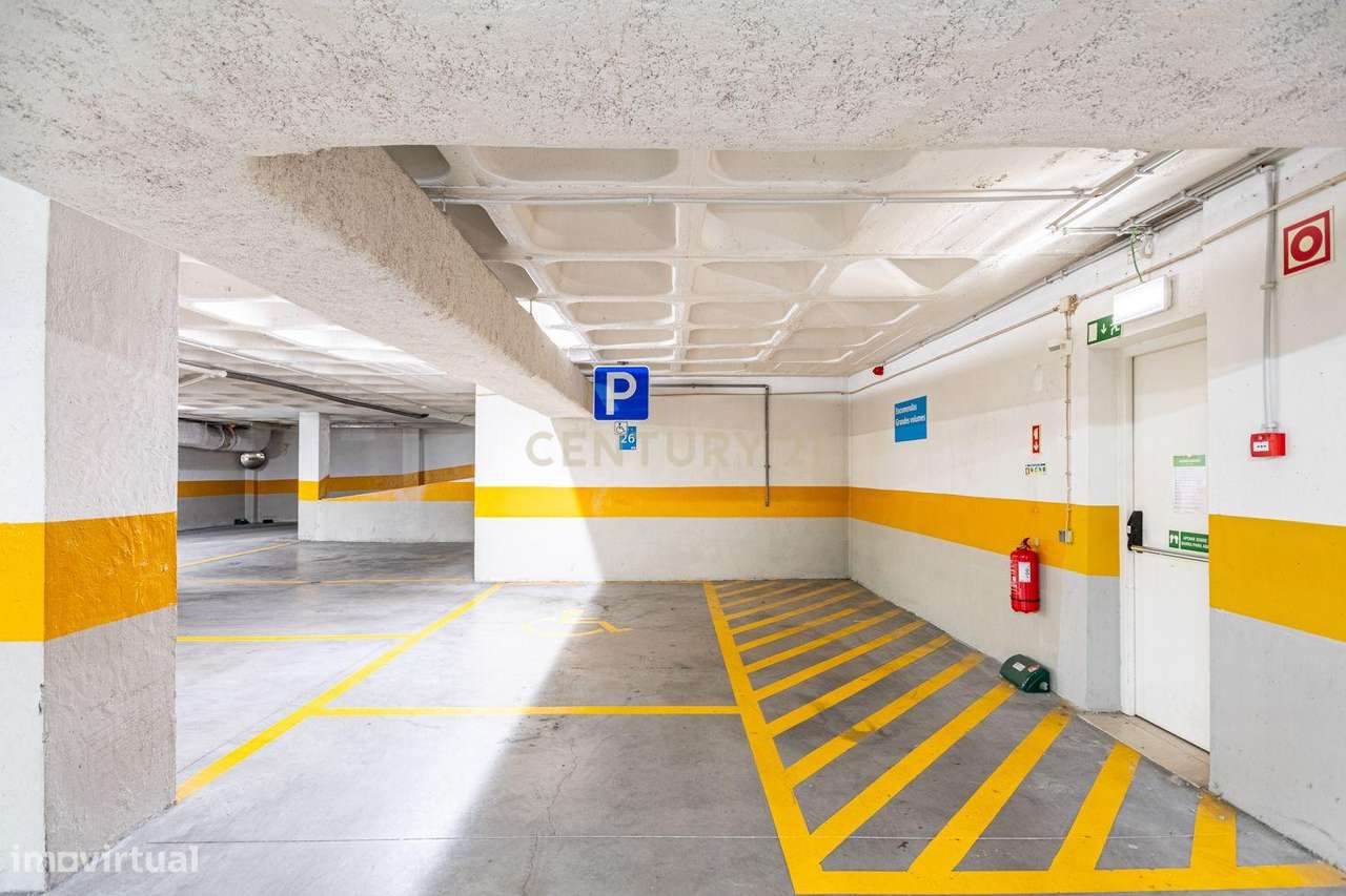 Edifício de escritórios moderno em Carnaxide, Oeiras-36