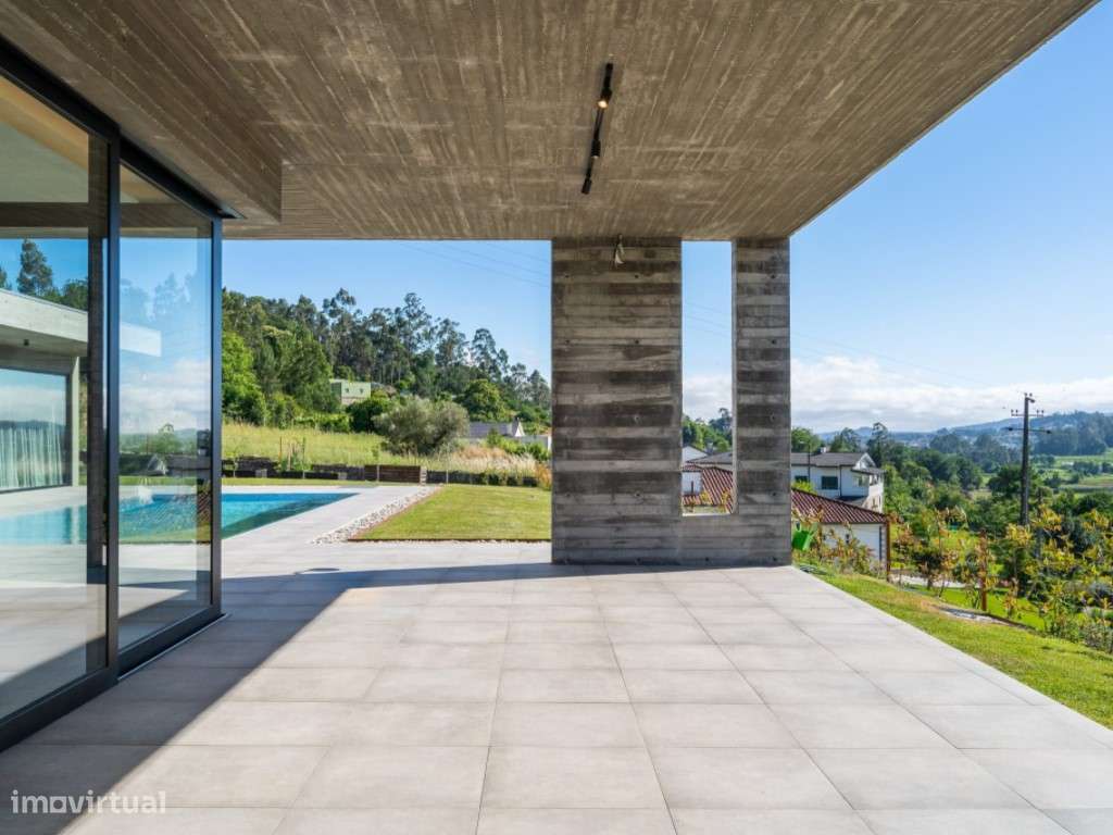 Moradia Térrea com Piscina Infinita e Vista Panorâmica sobre o Vale-10