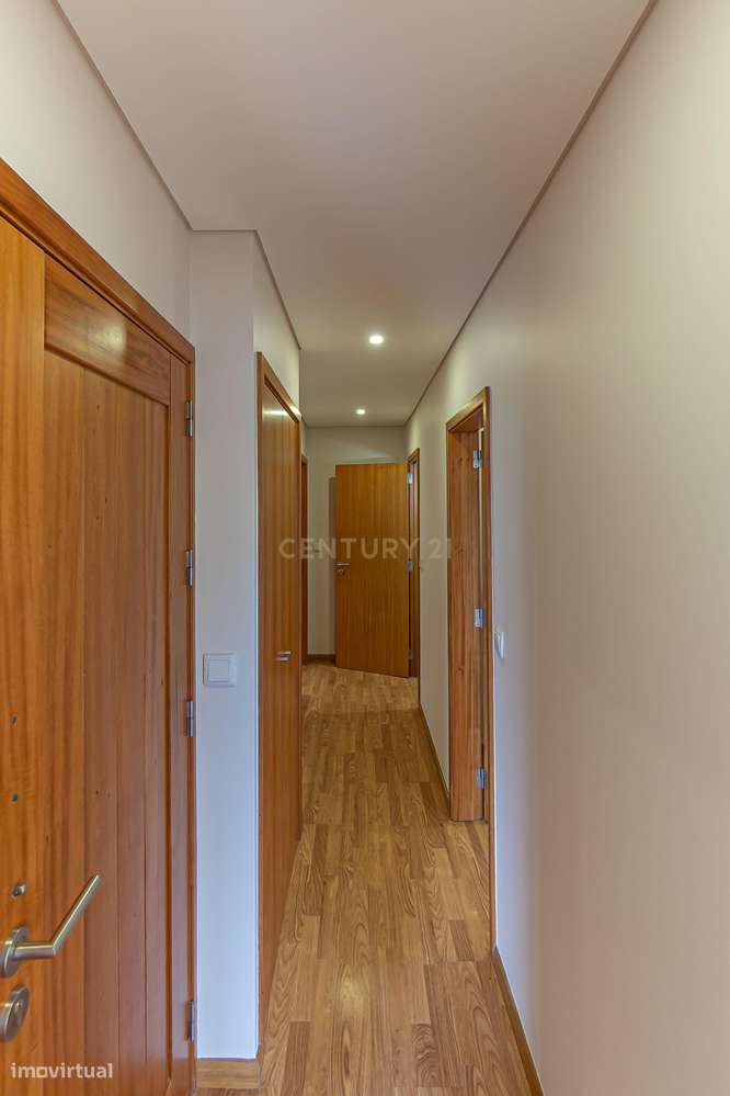 Apartamento T3 com terraço em frente ao metro da Casa da Música - Grande imagem: 5/30