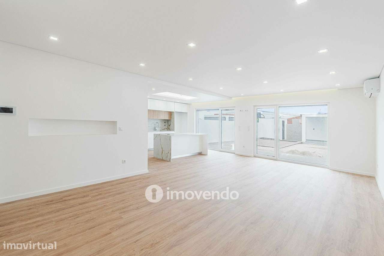 Moradia T4 moderna, com piscina de água salgada e garagem, no Montijo - Grande imagem: 4/60