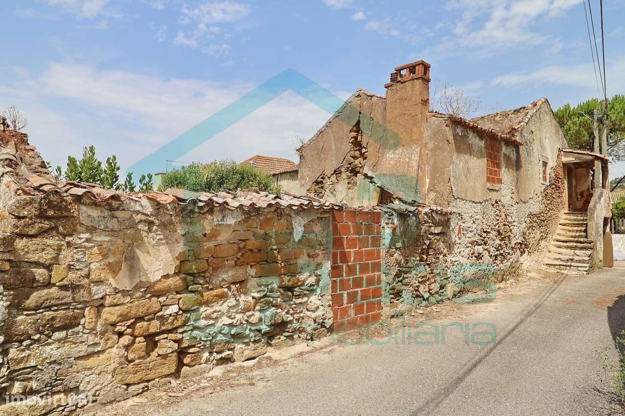 Moradia para recuperar 323 m², dois pisos, 25 minutos de Torres Vedras-4