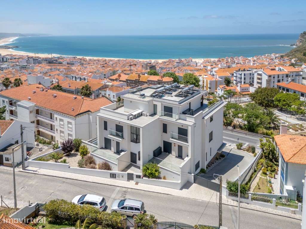 Apartamento T4 com Vista Mar, Terraço e Garagem na Nazaré-0