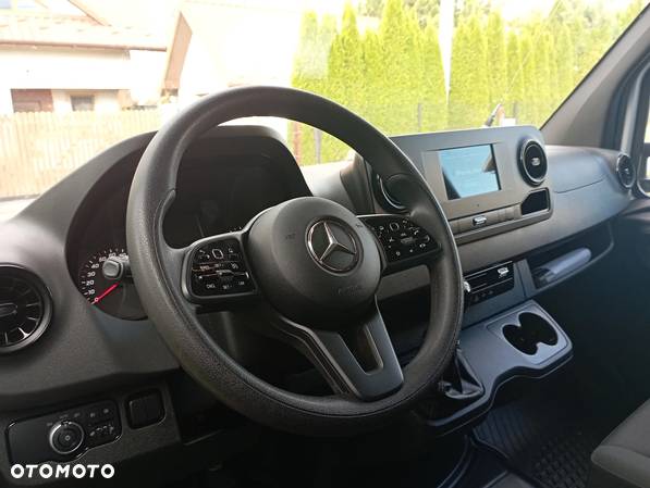 Mercedes-Benz Sprinter 319 - 3