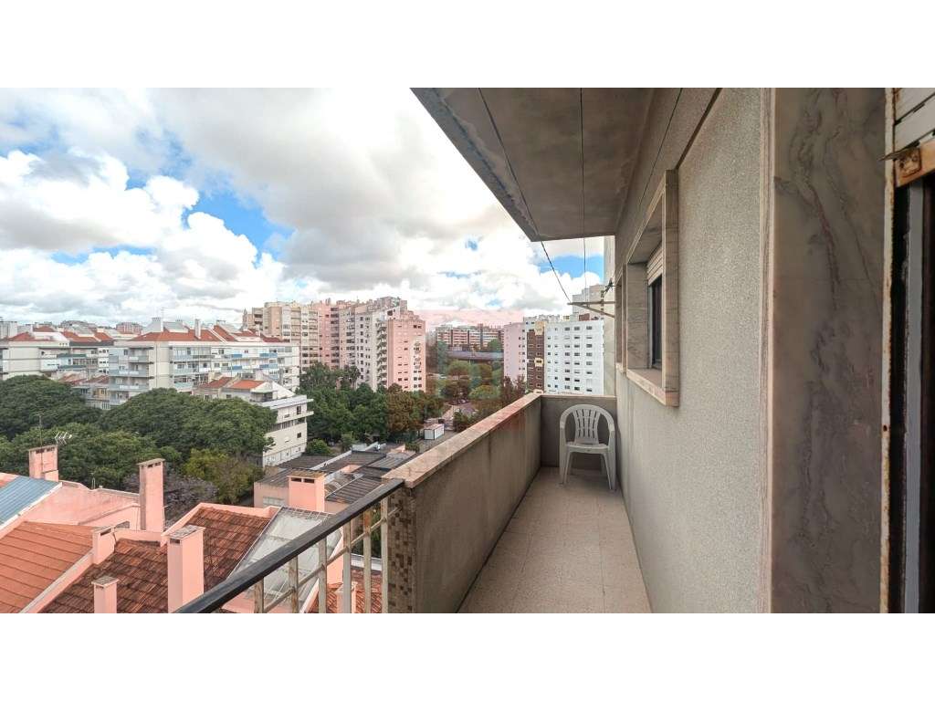 Apartamento T3 na Estrada da Luz, Benfica-26